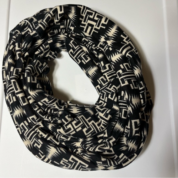 Aztec Black & Cream Infinity Jersey Knit Scarf O/S - Picture 6 of 11